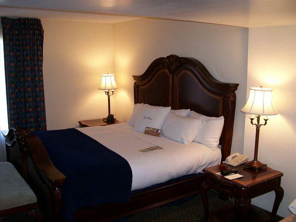 Sheraton Richmond Airport Hotel Сандстън Стая снимка