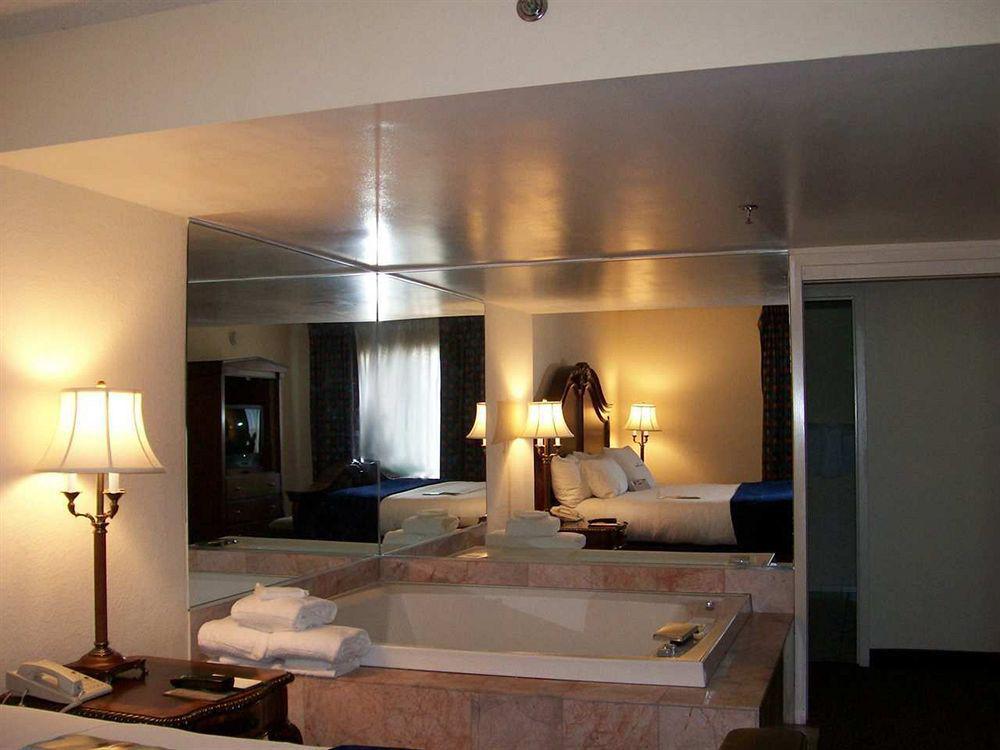 Sheraton Richmond Airport Hotel Сандстън Стая снимка