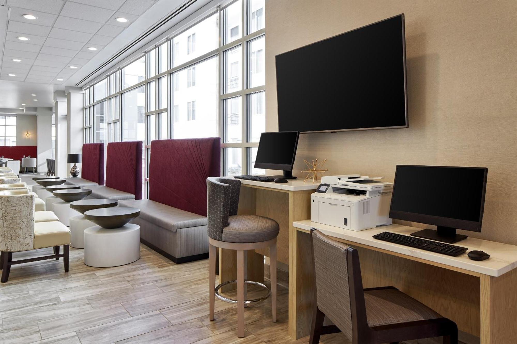 Sheraton Richmond Airport Hotel Сандстън Екстериор снимка