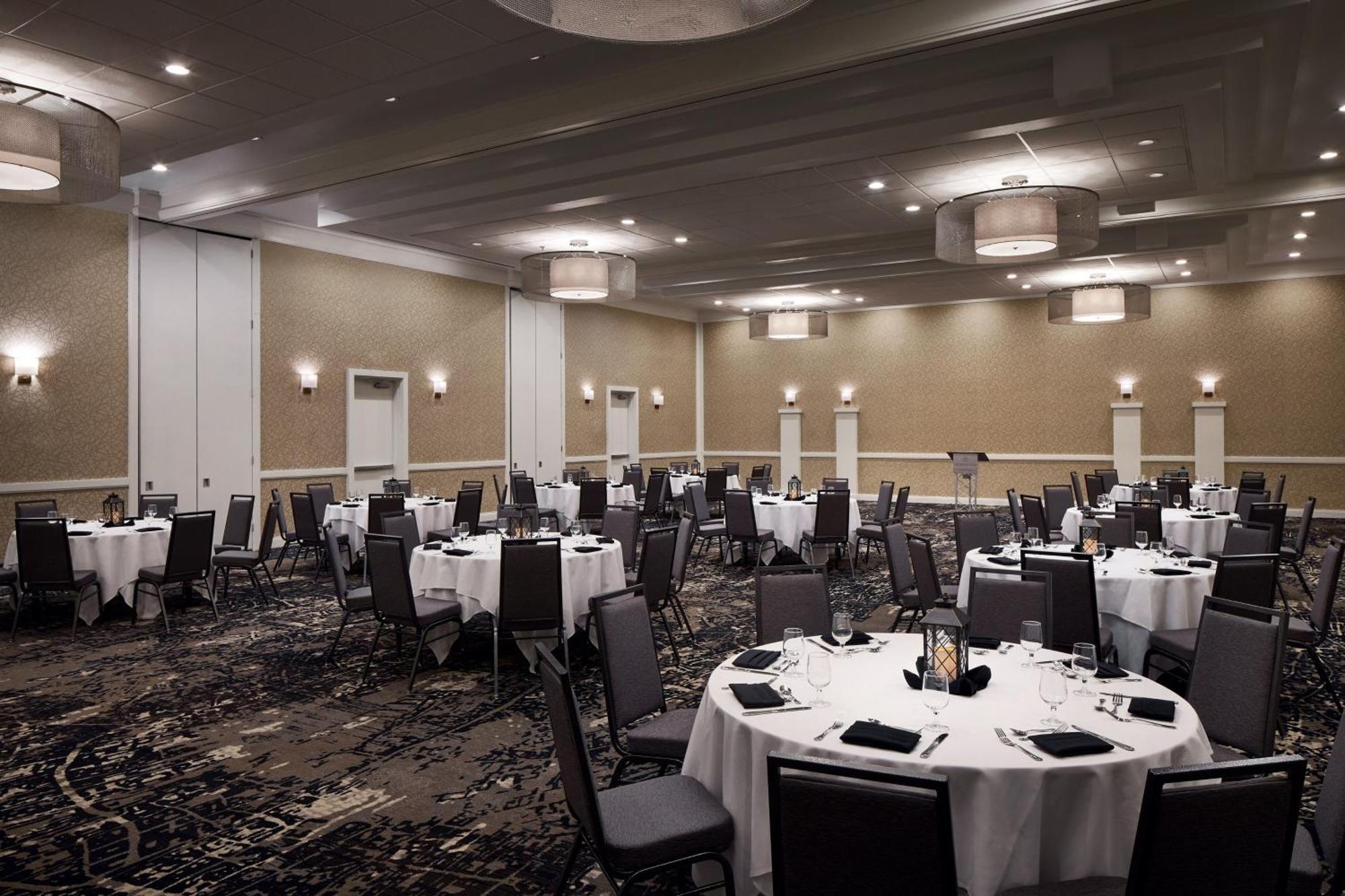 Sheraton Richmond Airport Hotel Сандстън Екстериор снимка