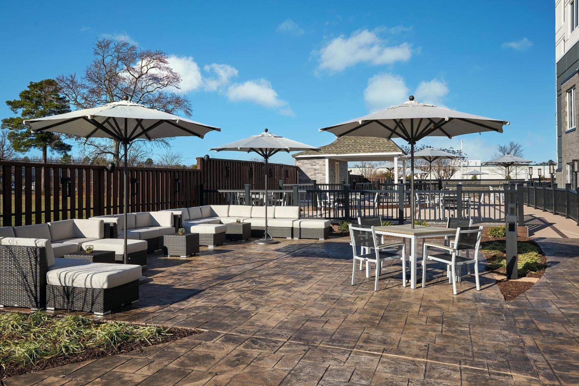 Sheraton Richmond Airport Hotel Сандстън Екстериор снимка