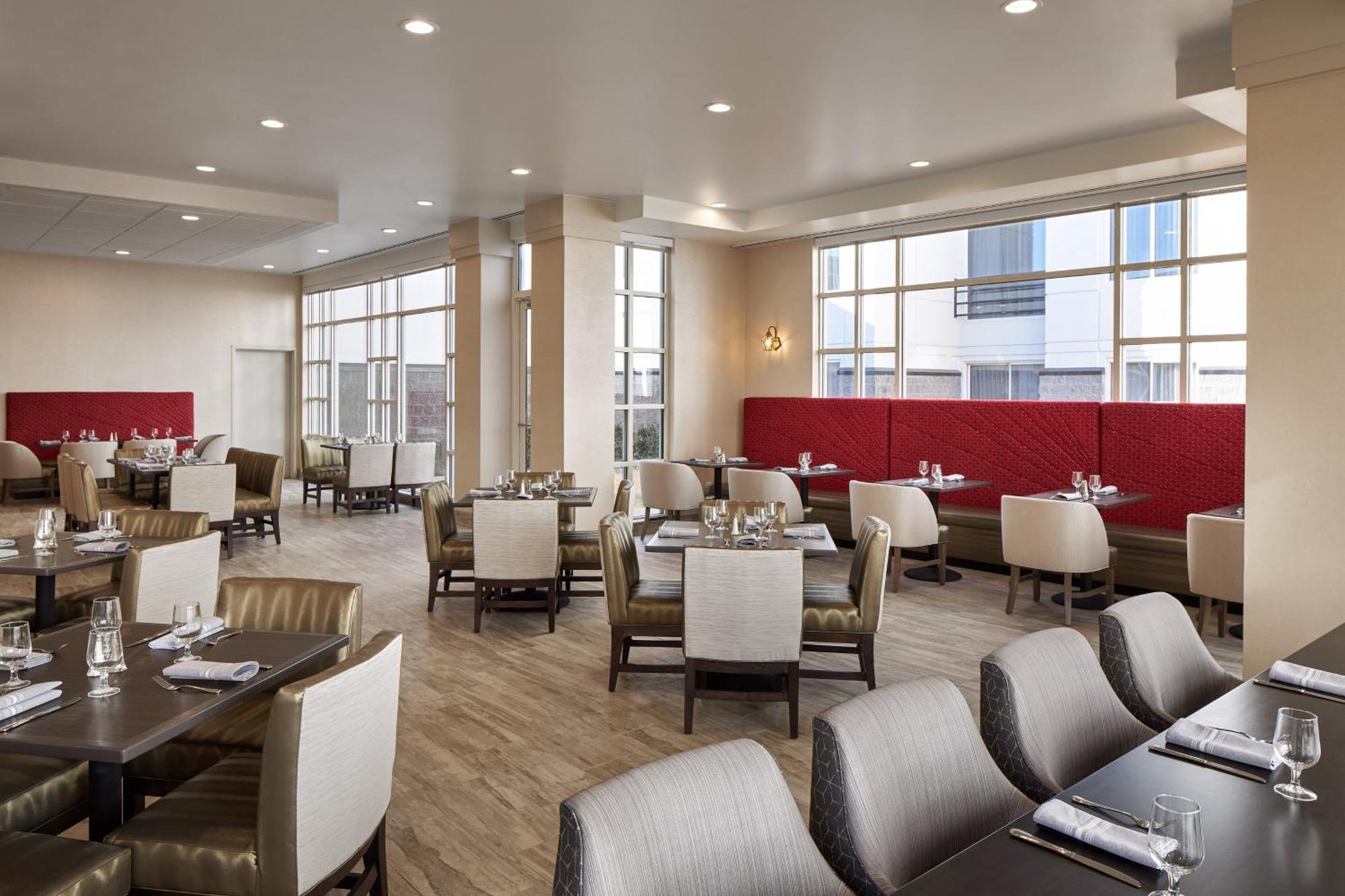 Sheraton Richmond Airport Hotel Сандстън Екстериор снимка