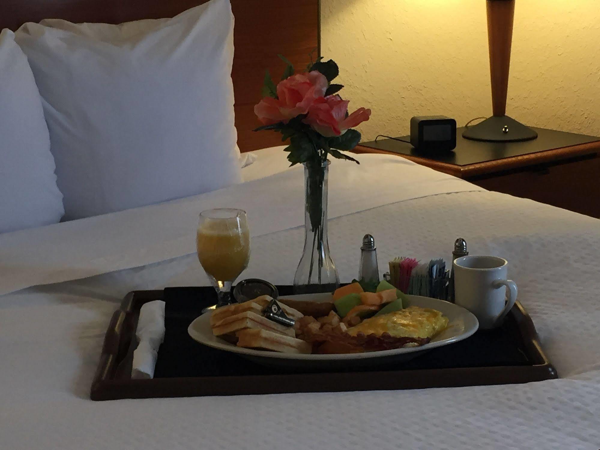 Sheraton Richmond Airport Hotel Сандстън Екстериор снимка
