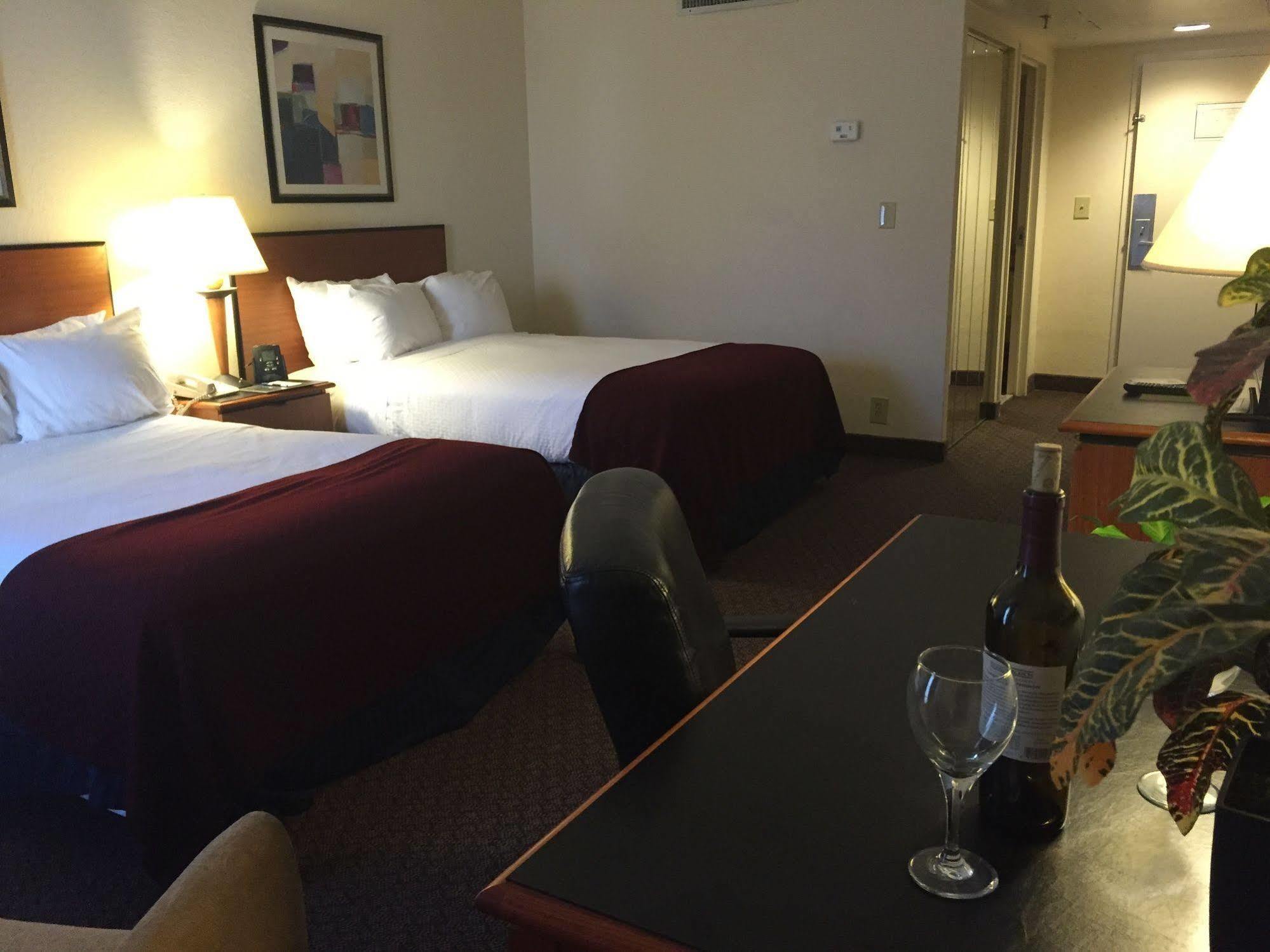 Sheraton Richmond Airport Hotel Сандстън Екстериор снимка