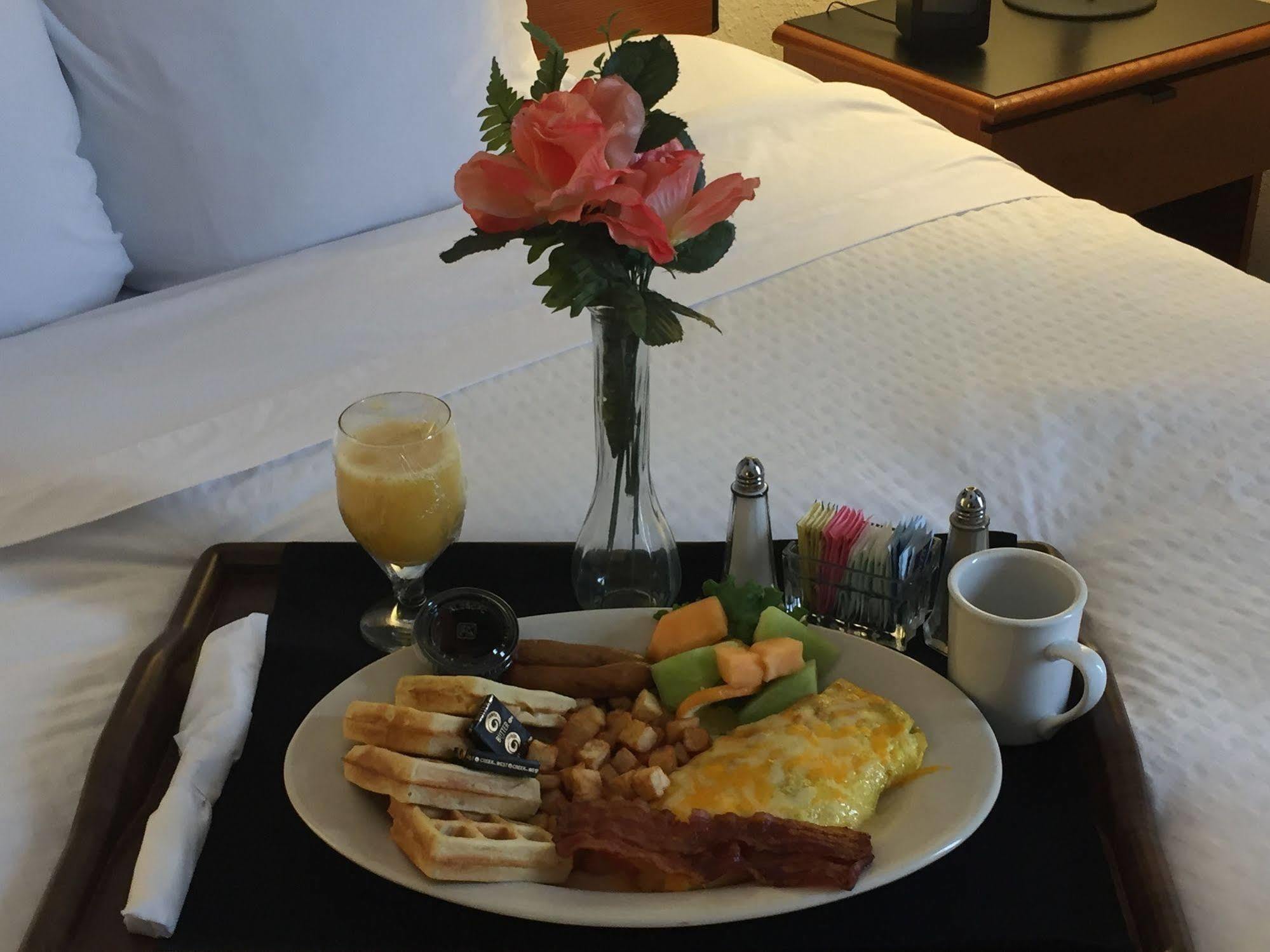 Sheraton Richmond Airport Hotel Сандстън Екстериор снимка