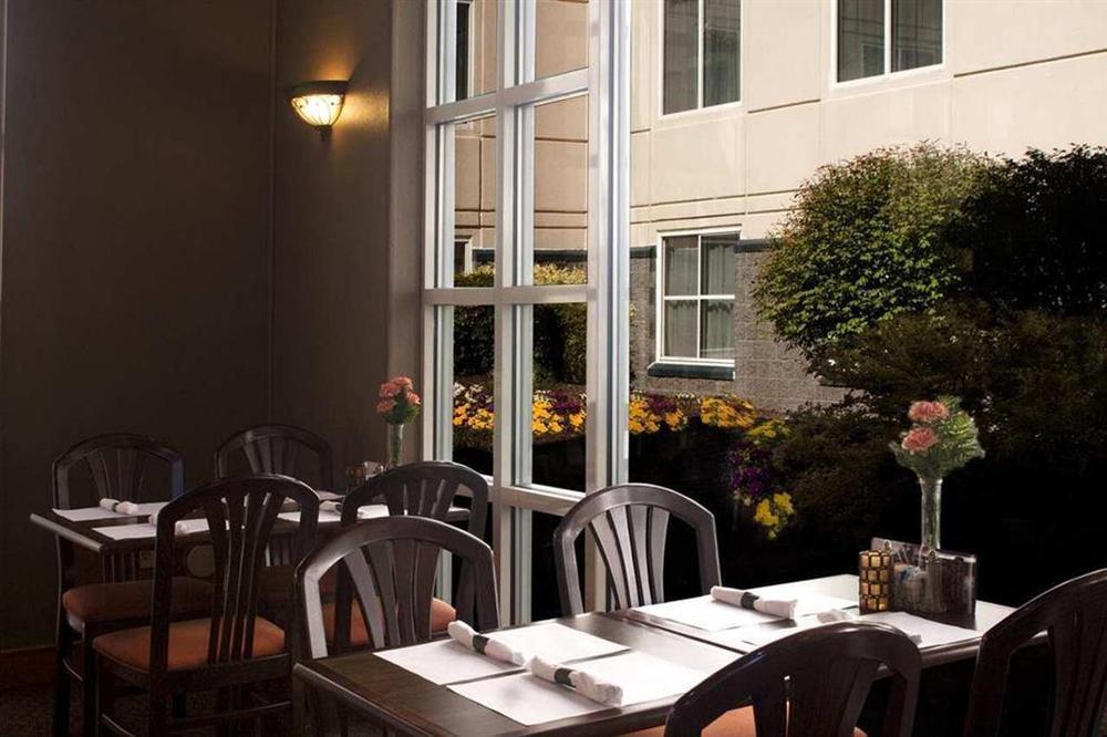 Sheraton Richmond Airport Hotel Сандстън Ресторант снимка
