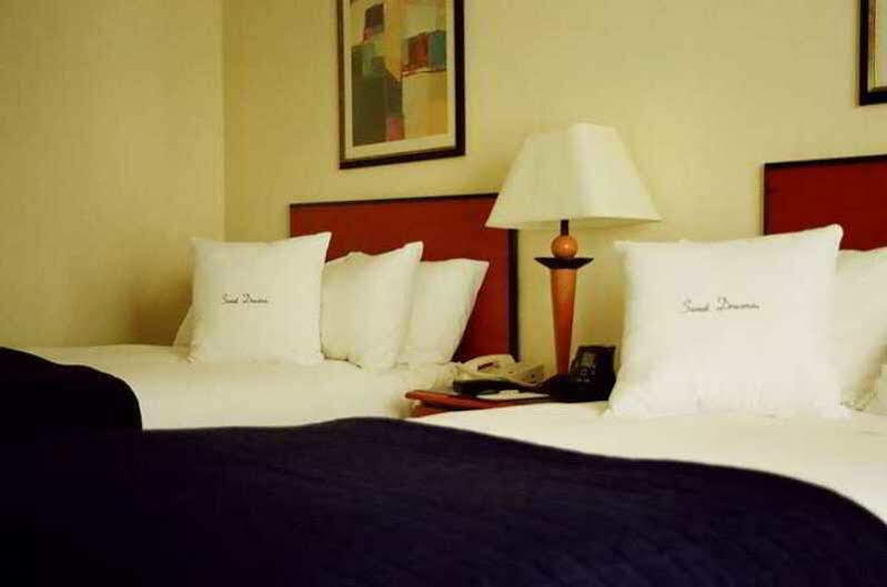 Sheraton Richmond Airport Hotel Сандстън Екстериор снимка